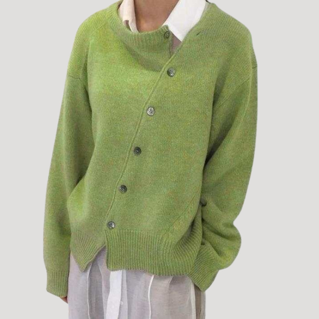 Women’s oversized wool knit cardigan in chunky winter style